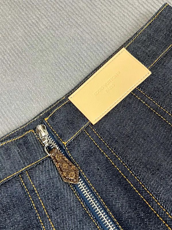Louis Vuitton Louis Vuitton Denim Mini Skirt With Button Detail 0089 Size US 26 / EU 42 - 5 Thumbnail