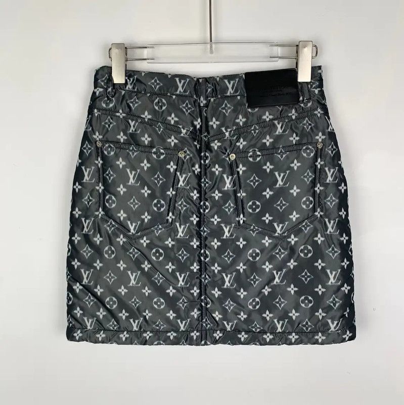 Louis Vuitton Louis Vuitton Stylish Black Skirt XS Size 0089 Size US 26 / EU 42 - 2 Thumbnail