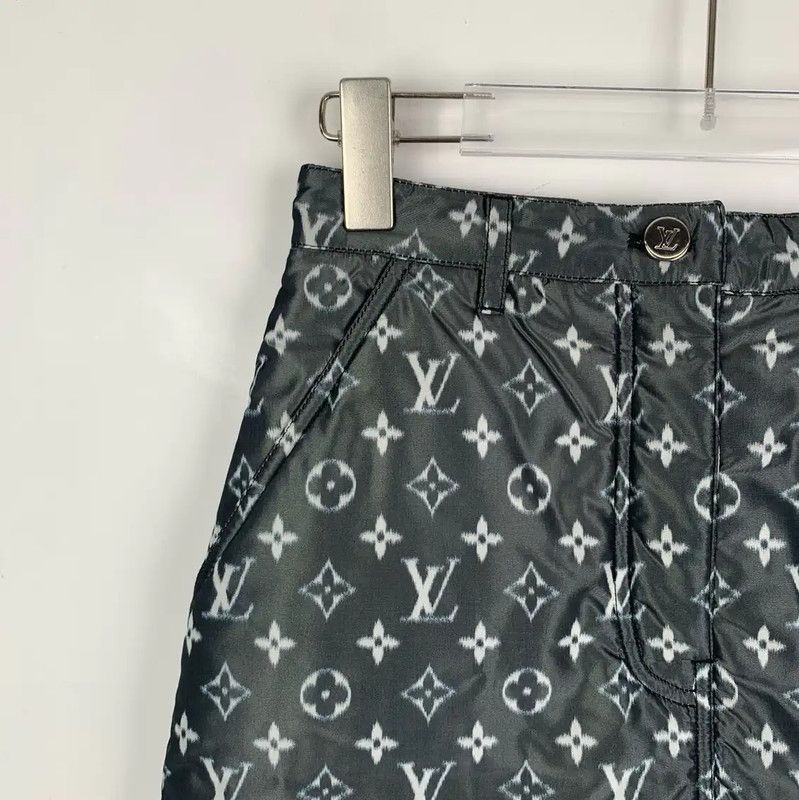 Louis Vuitton Louis Vuitton Stylish Black Skirt XS Size 0089 Size US 26 / EU 42 - 3 Thumbnail
