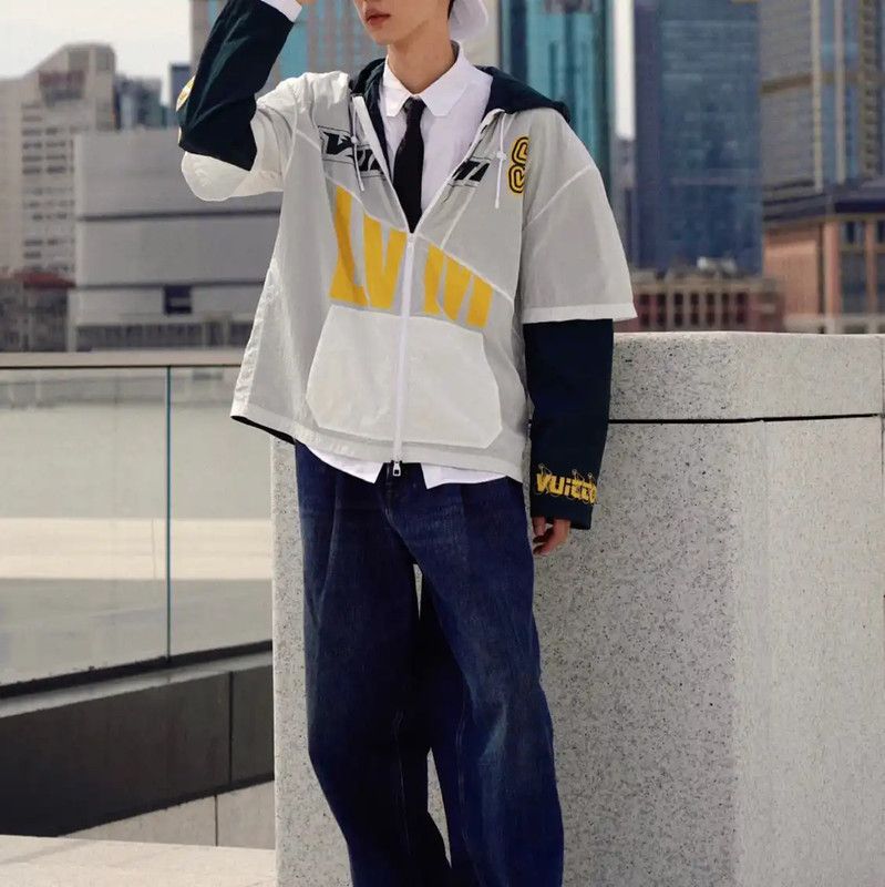 Louis Vuitton Louis Vuitton Men's Hooded Jacket in White 0089 Size US S / EU 44-46 / 1 - 9 Thumbnail