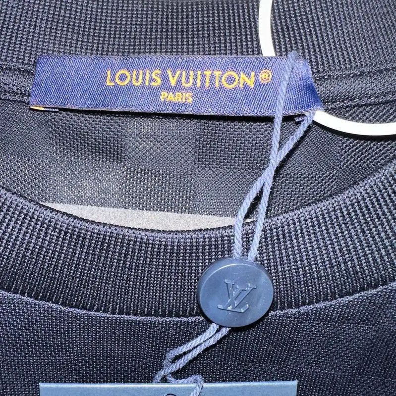 Louis Vuitton Louis Vuitton Dark Blue Cotton Men's T-Shirt 0089 Size US L / EU 52-54 / 3 - 3 Thumbnail