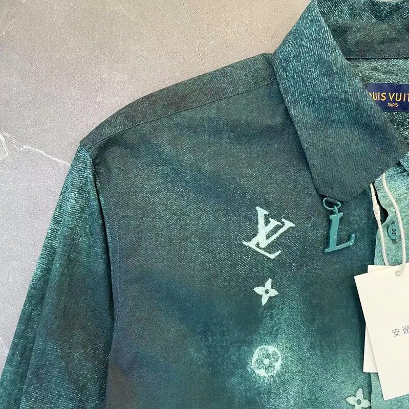 Louis Vuitton Louis Vuitton Men's Long Sleeve Shirt in Green 0089 Size US XS / EU 42 / 0 - 4 Thumbnail