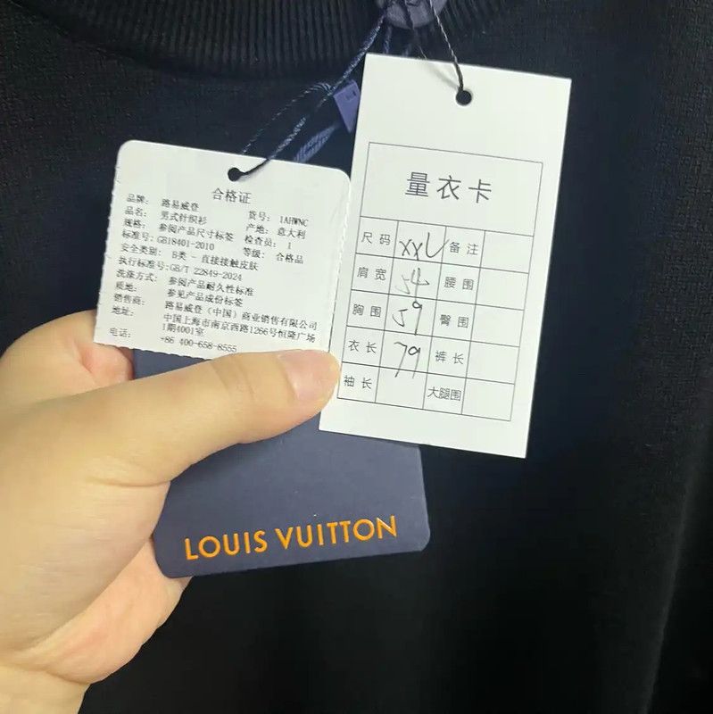 Louis Vuitton Louis Vuitton Men's XXL Black Cotton T-shirt 0089 Size US XXL / EU 58 / 5 - 3 Thumbnail