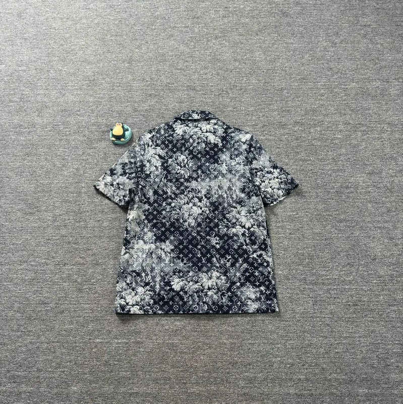 Louis Vuitton Louis Vuitton Men's Casual Blue Shirt 0089 Size US S / EU 44-46 / 1 - 2 Thumbnail