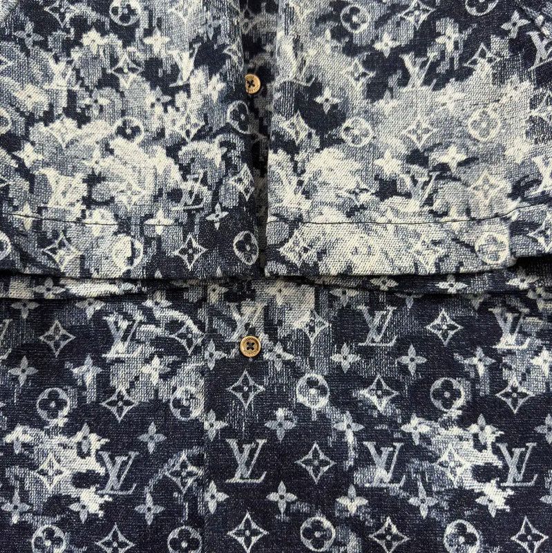 Louis Vuitton Louis Vuitton Men's Casual Blue Shirt 0089 Size US S / EU 44-46 / 1 - 6 Thumbnail