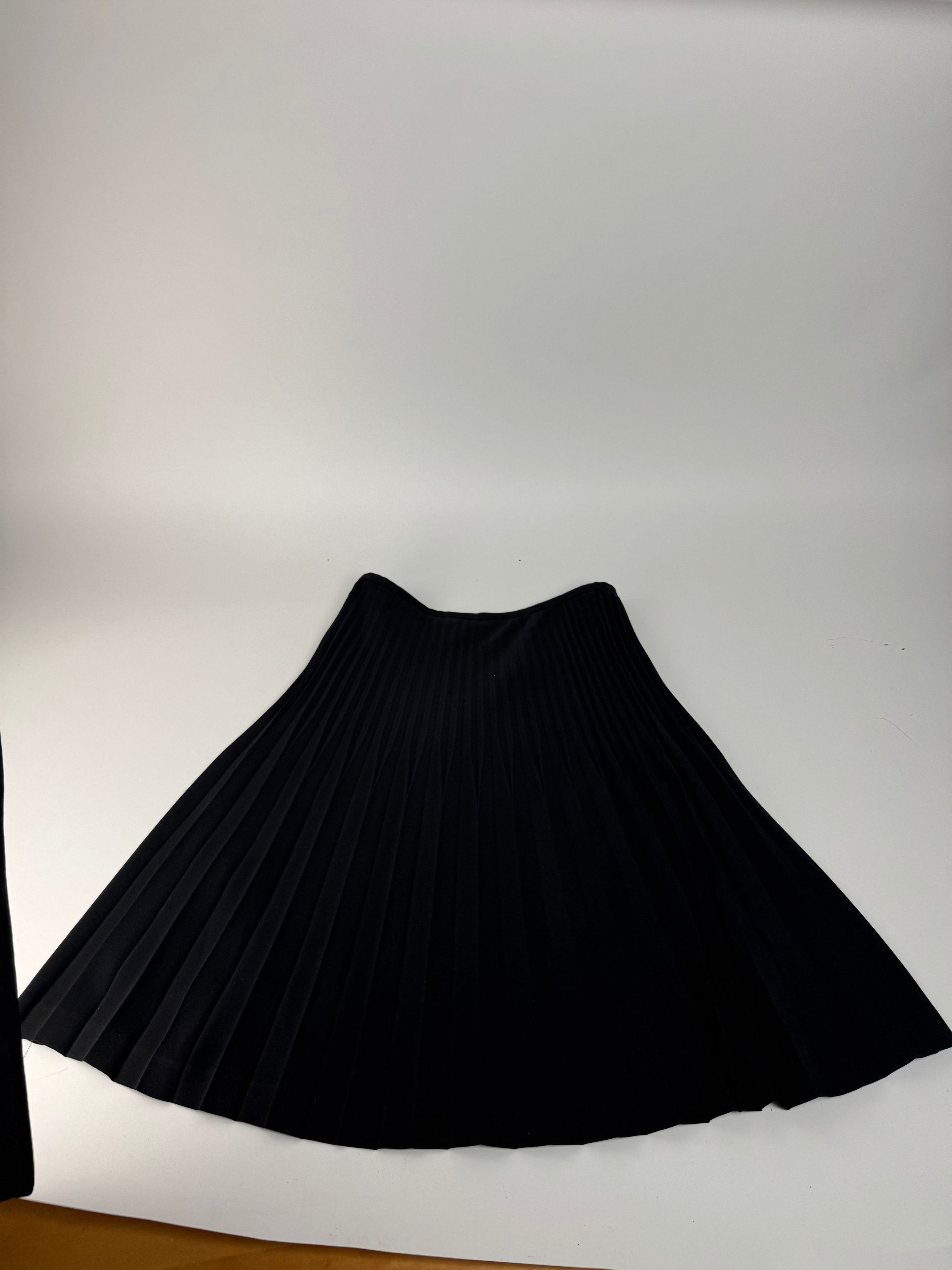 Givenchy Vintage Plissee Skirt 36/S black Size 27" / US 4 / IT 40 - 11 Thumbnail