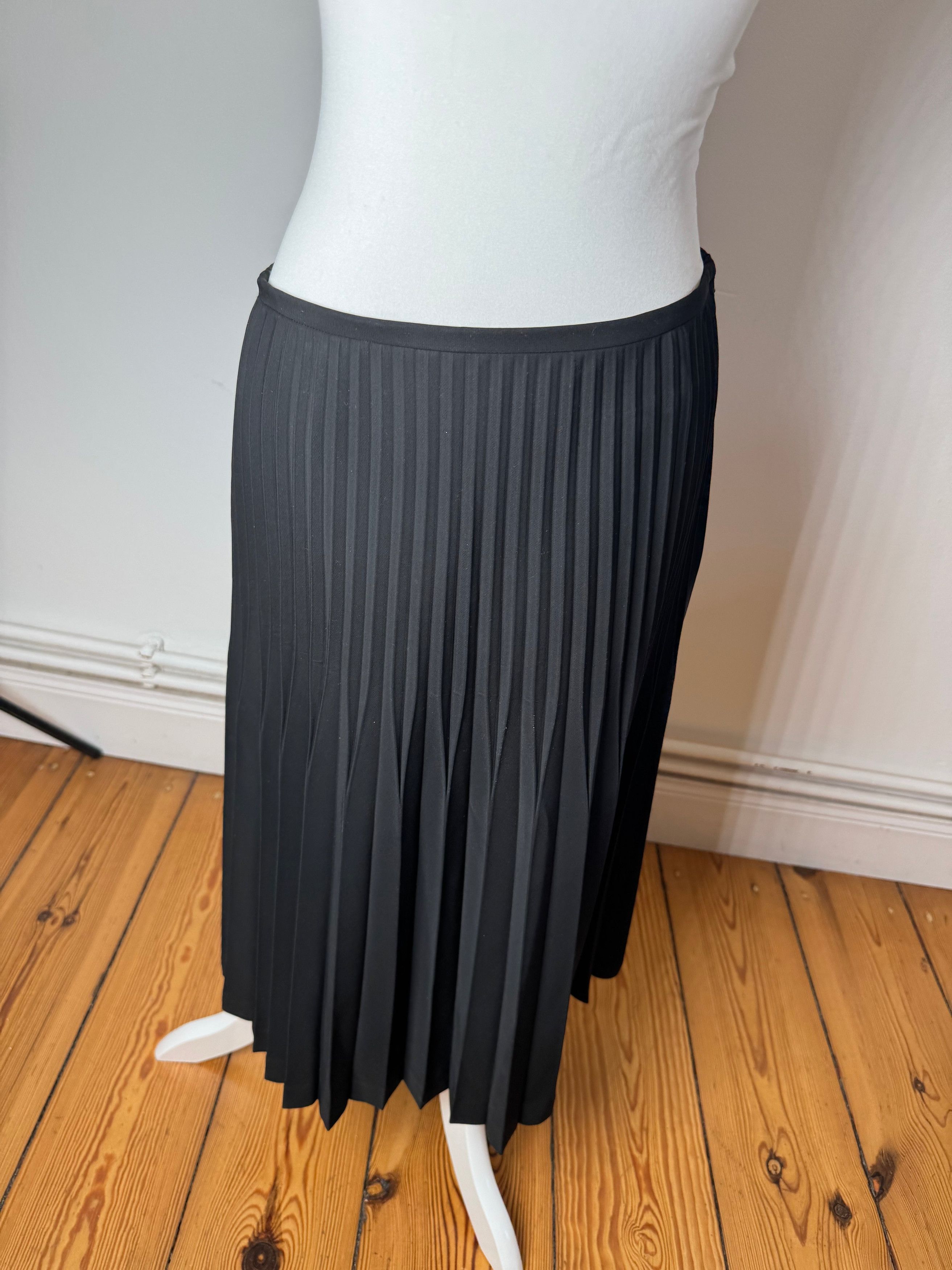 Givenchy Vintage Plissee Skirt 36/S black Size 27" / US 4 / IT 40 - 15 Thumbnail
