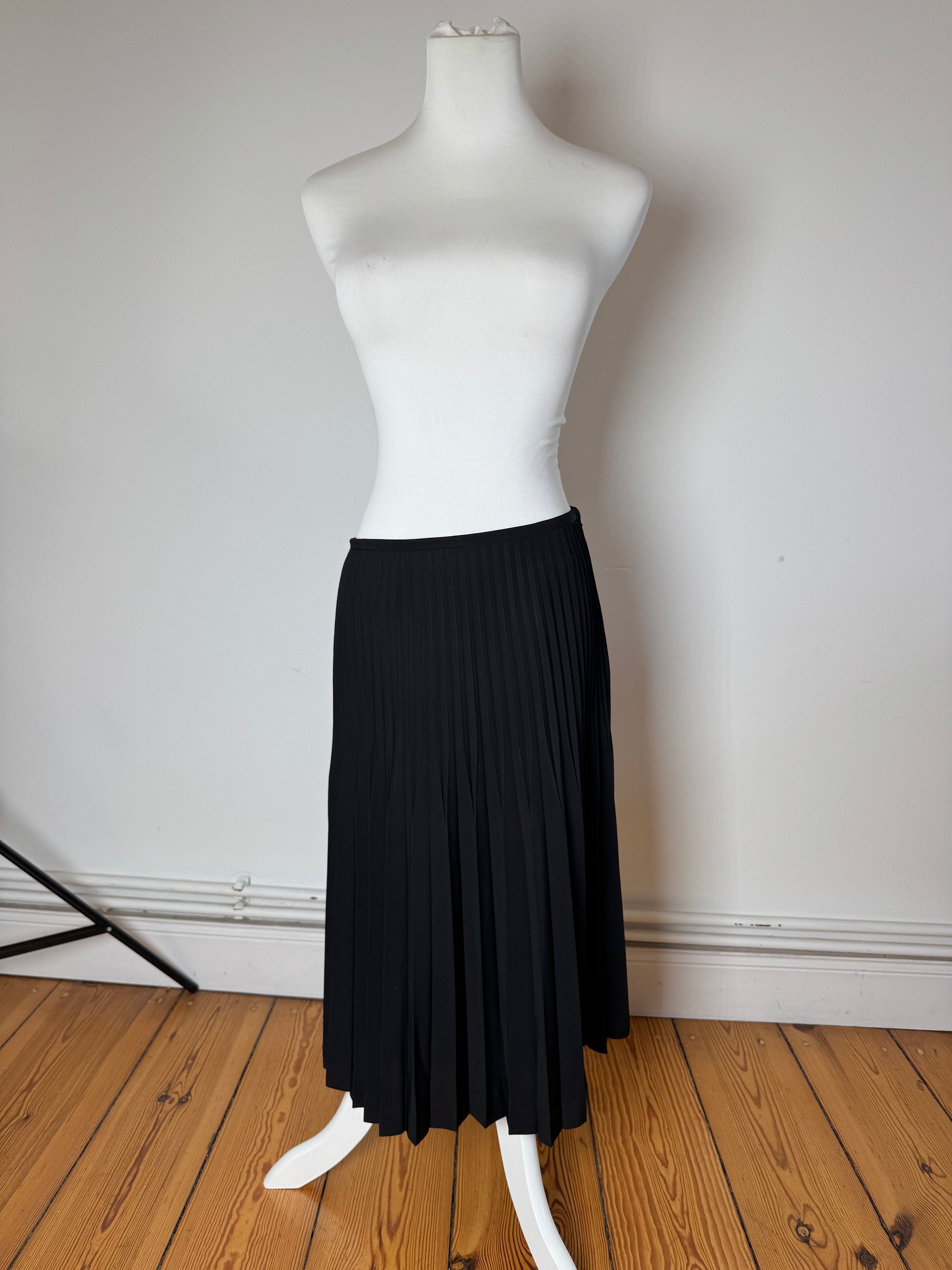 Givenchy Vintage Plissee Skirt 36/S black Size 27" / US 4 / IT 40 - 8 Thumbnail