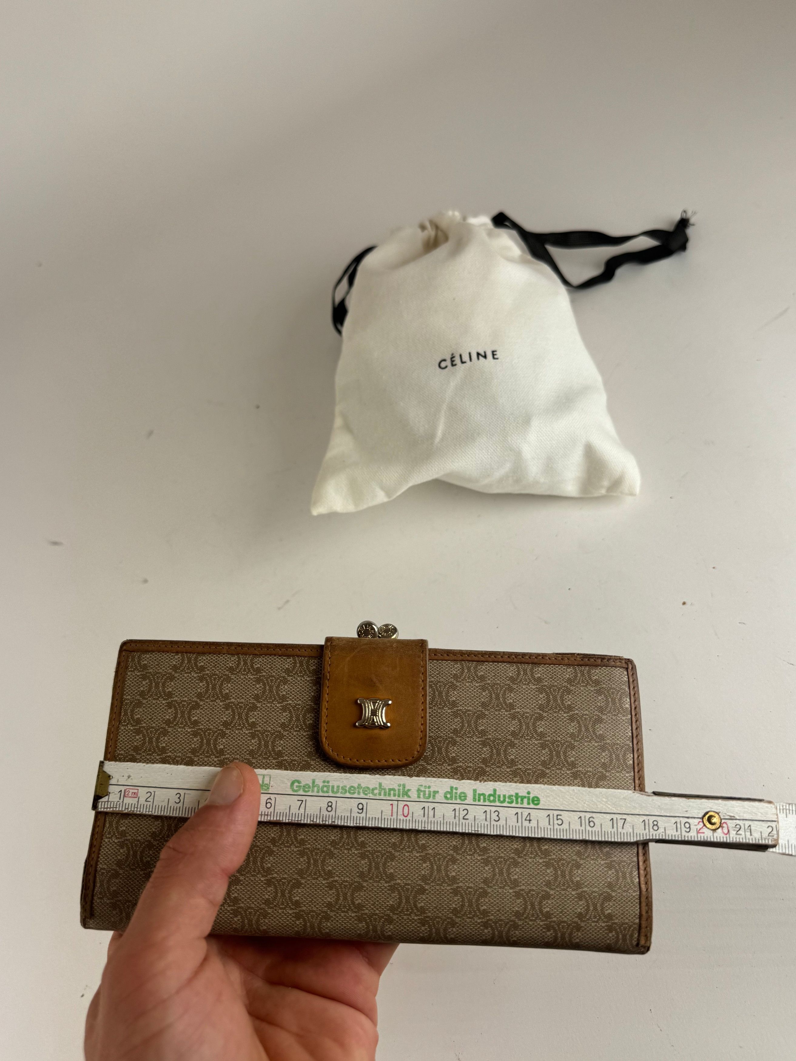 Celine Vintage Paris Triomphe Leather Wallet beige Size ONE SIZE - 13 Thumbnail