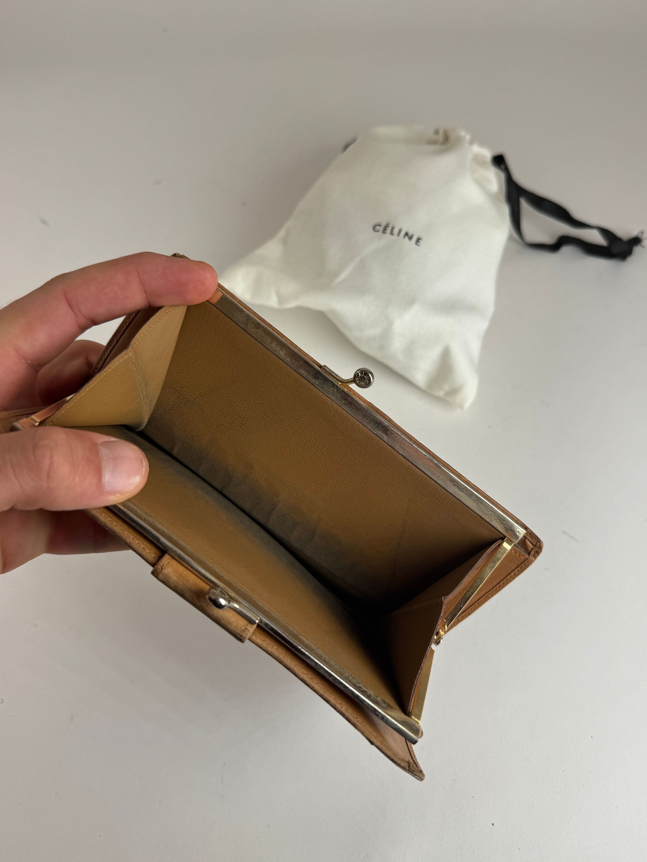 Celine Vintage Paris Triomphe Leather Wallet beige Size ONE SIZE - 11 Thumbnail
