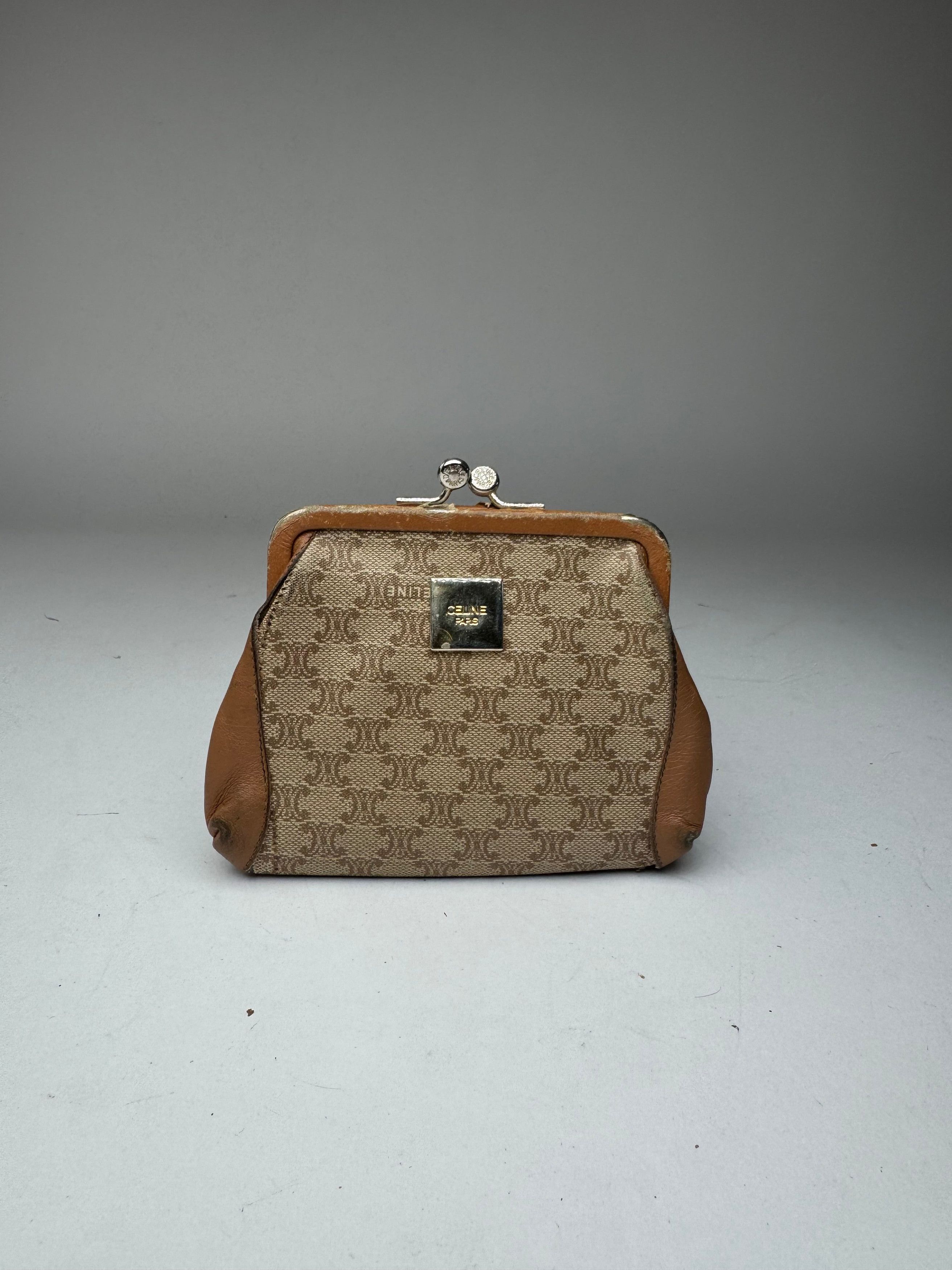 Celine Vintage Paris Triomphe Monogram Leather card Holder / Purse Size ONE SIZE - 11 Thumbnail