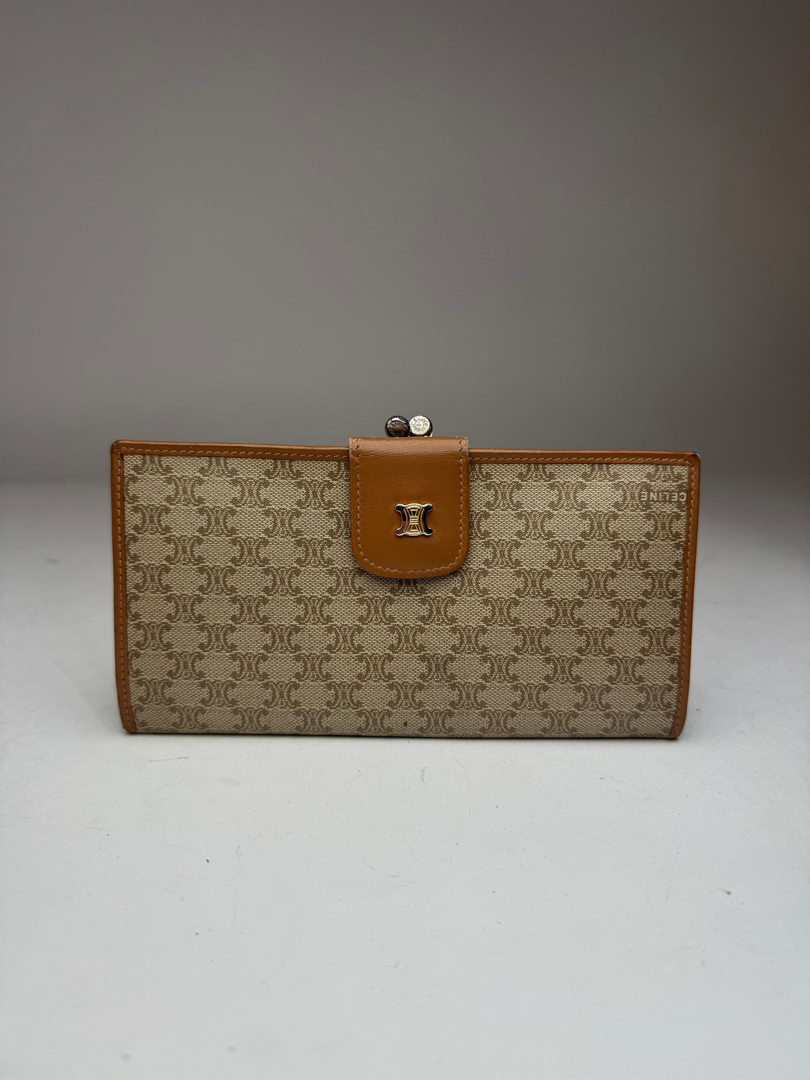 Celine Vintage Paris Monogram Leather Wallet beige Size ONE SIZE - 8 Thumbnail