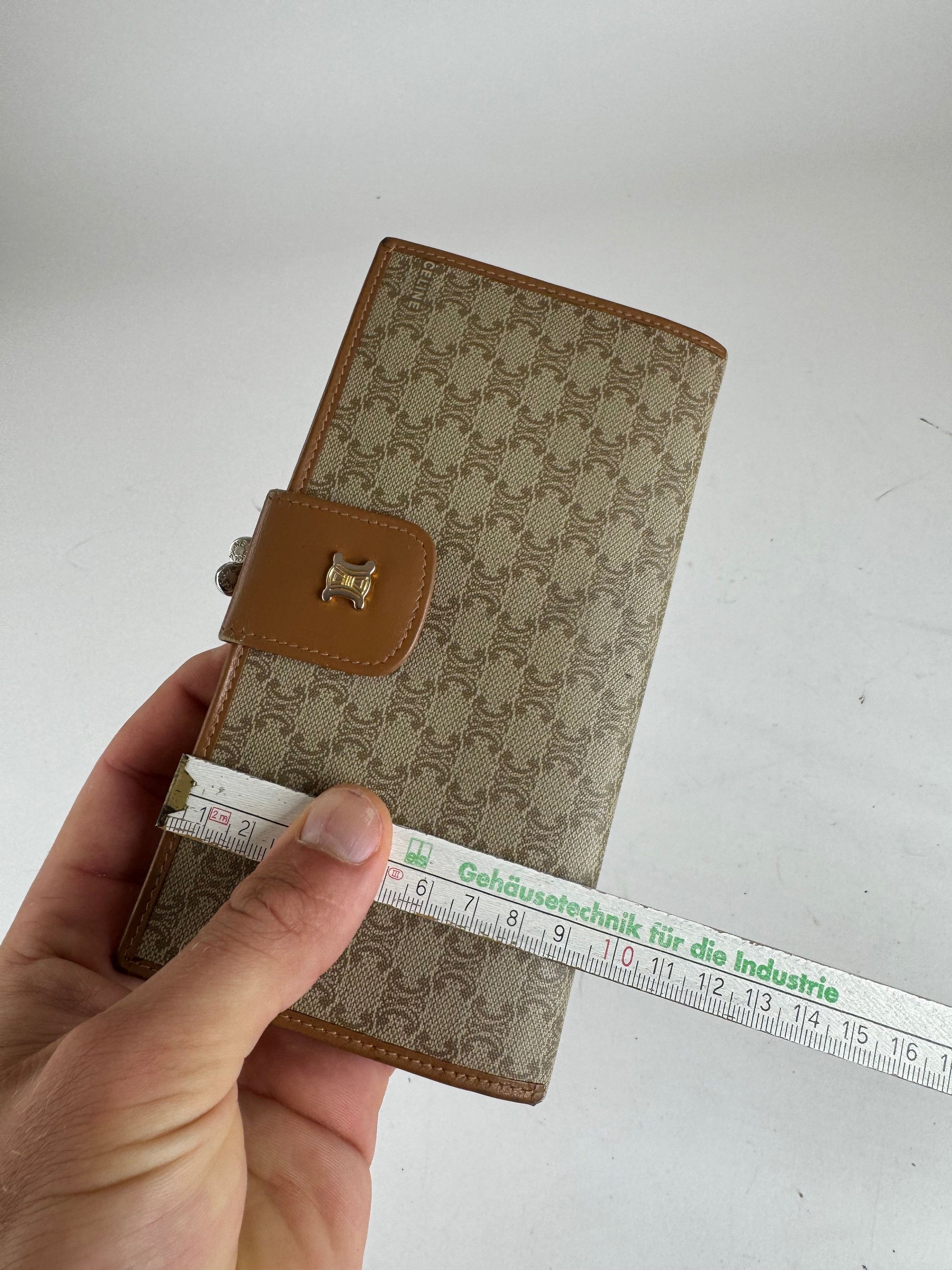 Celine Vintage Paris Monogram Leather Wallet beige Size ONE SIZE - 10 Thumbnail