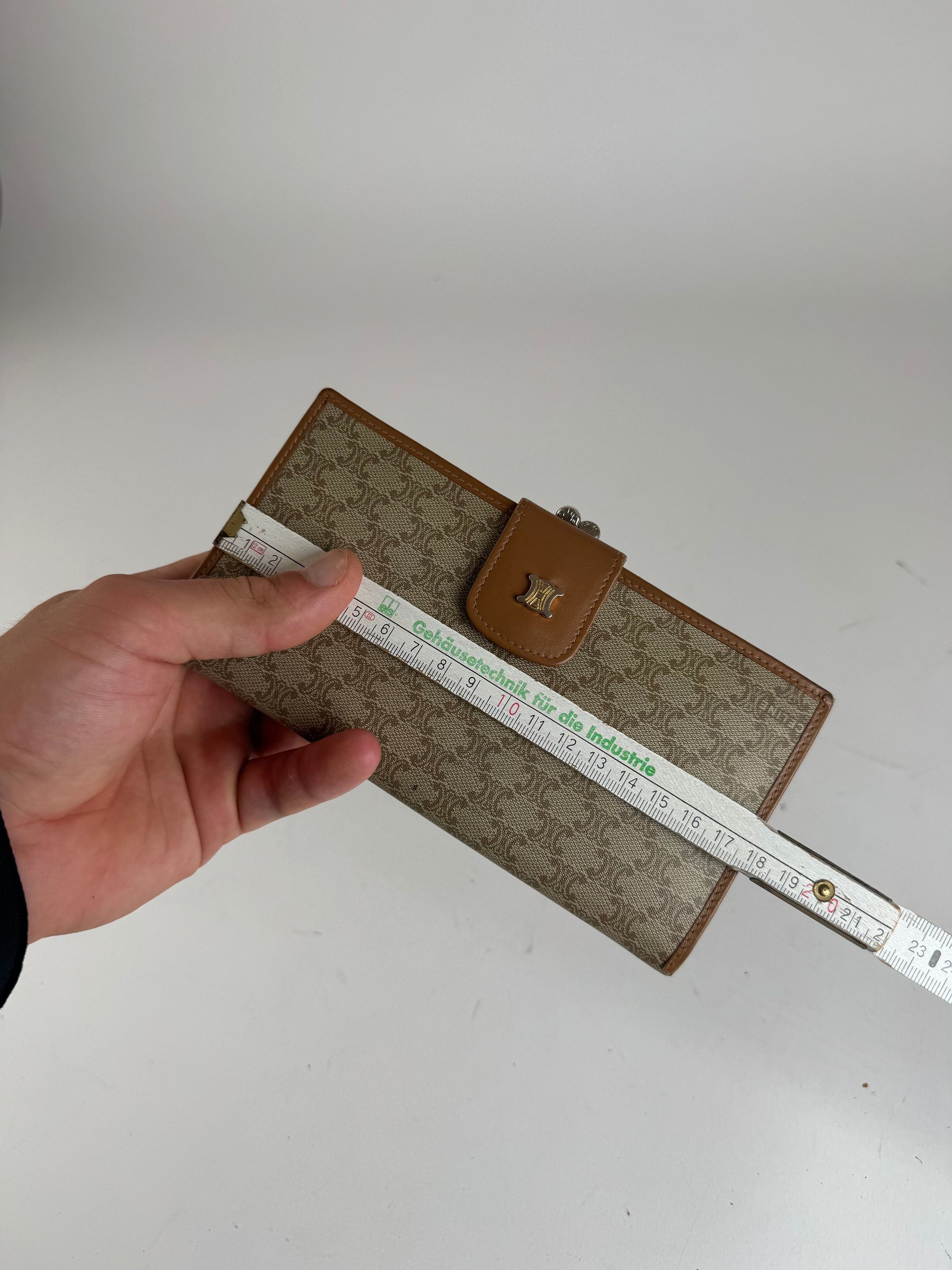 Celine Vintage Paris Monogram Leather Wallet beige Size ONE SIZE - 9 Thumbnail