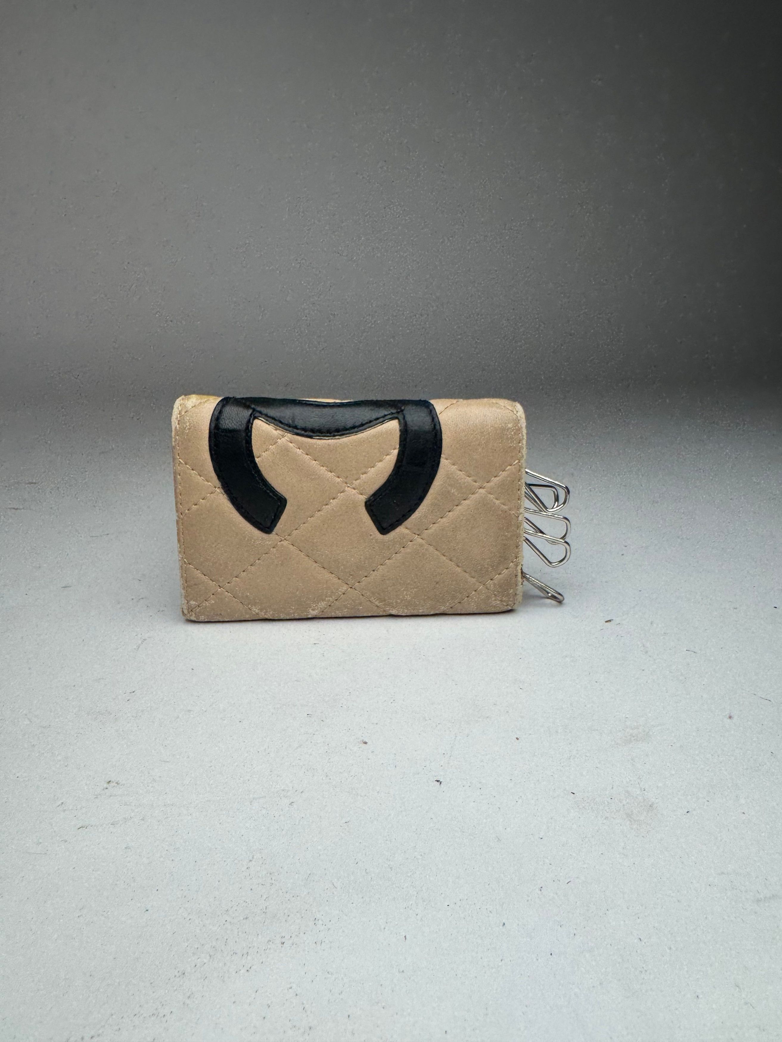 Chanel Vintage Leather Key Holder Beige black Size ONE SIZE - 2 Thumbnail