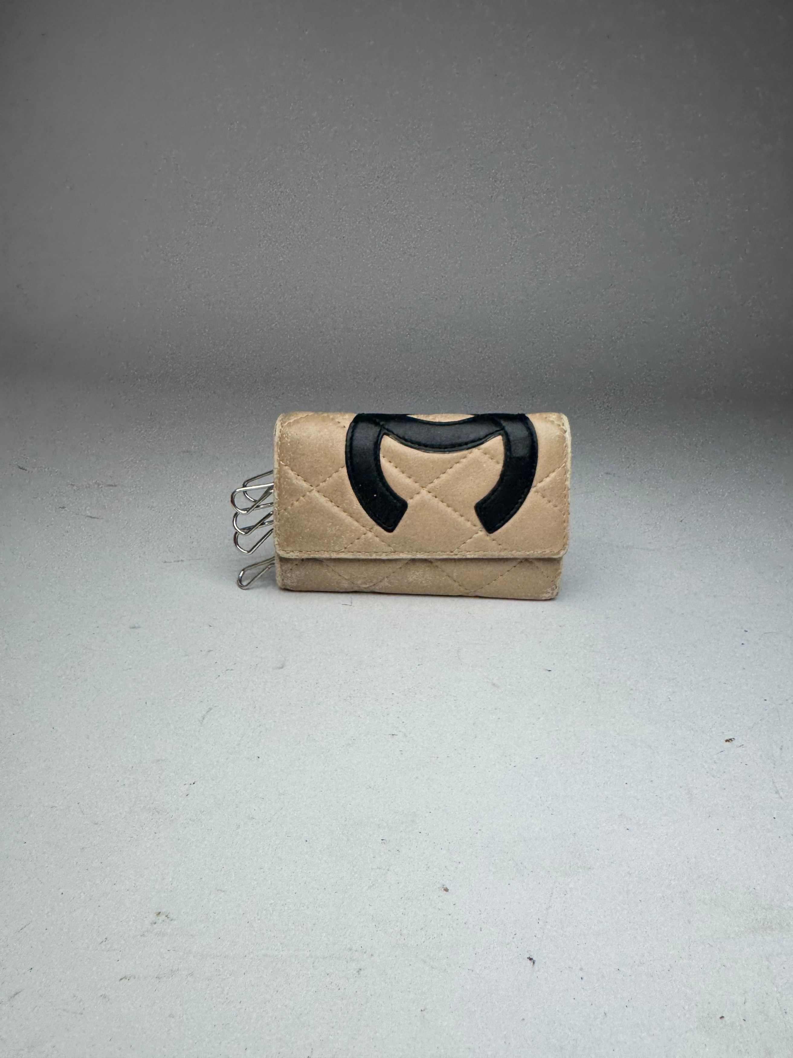 Chanel Vintage Leather Key Holder Beige black Size ONE SIZE - 4 Thumbnail