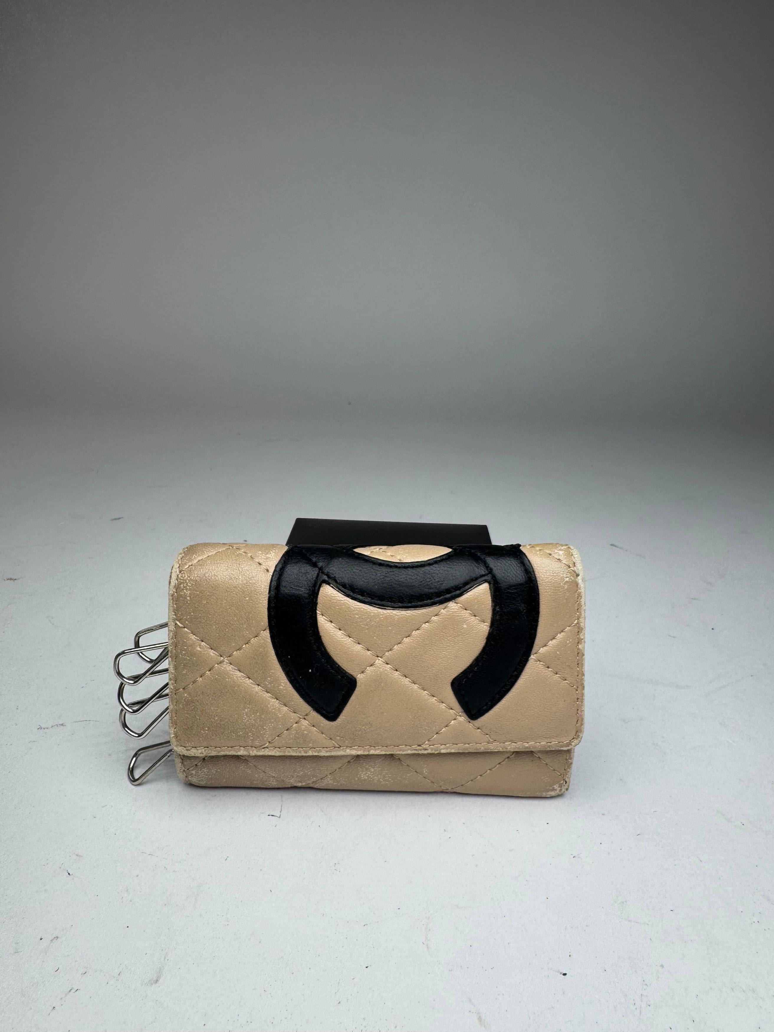 Chanel Vintage Leather Key Holder Beige black Size ONE SIZE - 8 Thumbnail