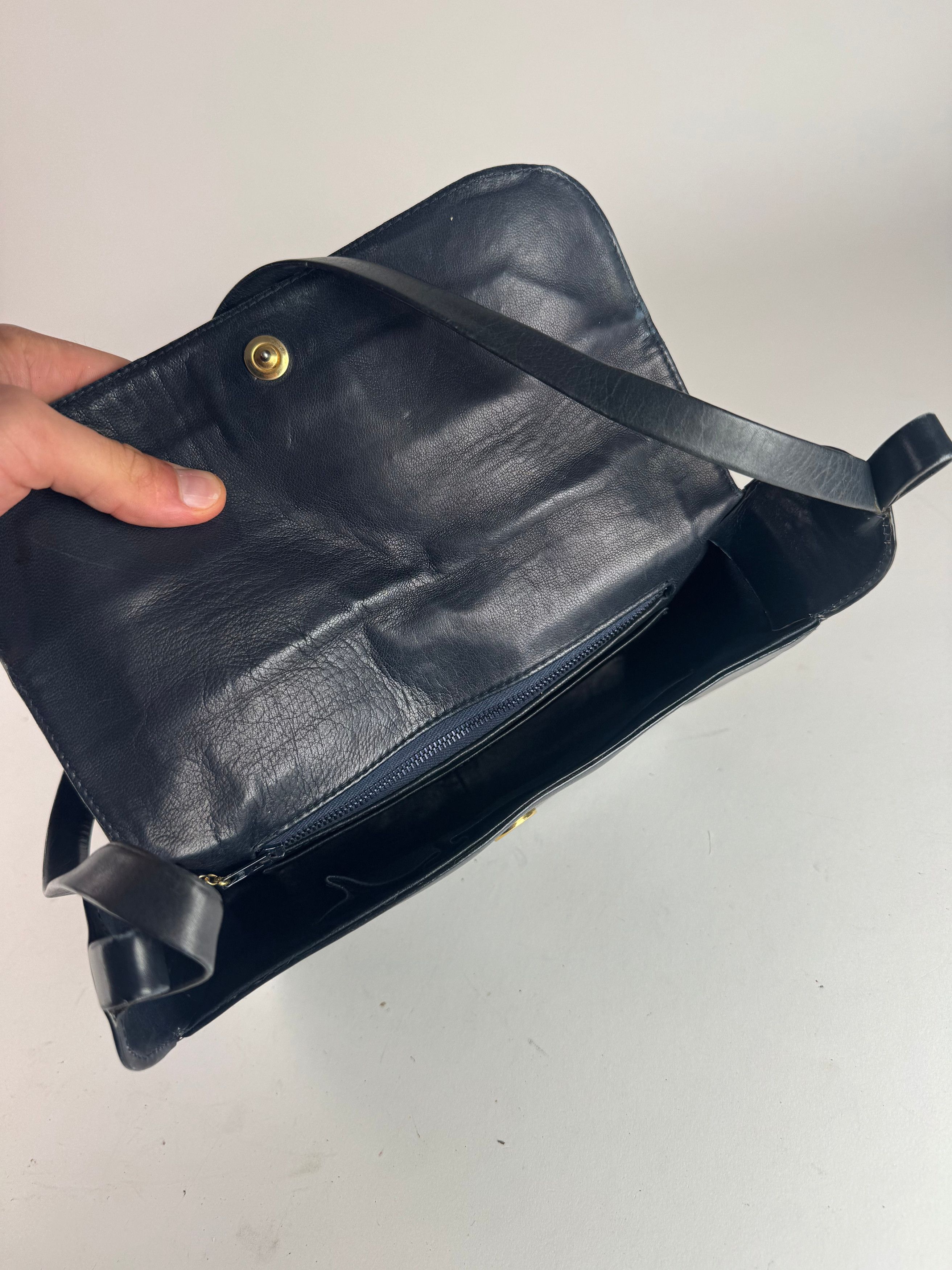 Givenchy Vintage Leather Bag Navy Size ONE SIZE - 5 Thumbnail