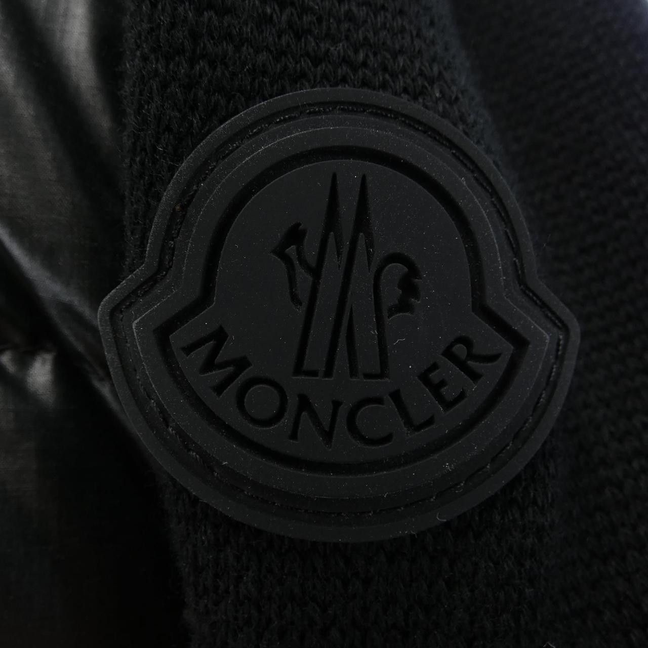 Moncler Moncler Moncler Down Jacket Others Outerwear 20919B00004 DUTY FREE for USA Size ONE SIZE - 9 Thumbnail