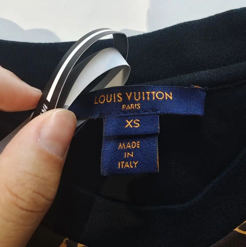 Louis Vuitton Louis Vuitton Black Cotton T-shirt for Women 0089 Size XS / US 0-2 / IT 36-38 - 3 Thumbnail