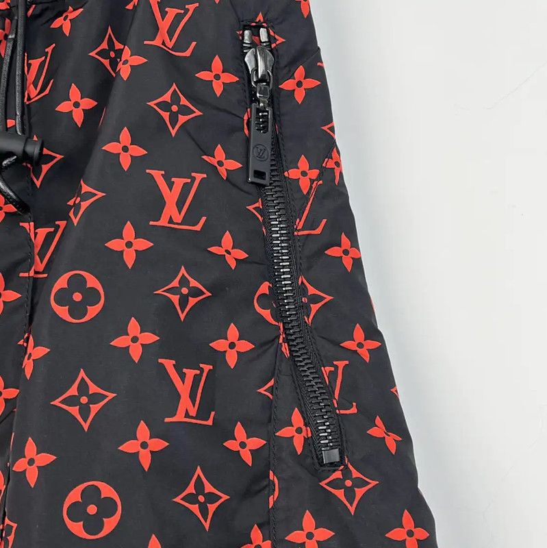 Louis Vuitton Louis Vuitton Summer Black Casual Shorts for Women 0089 Size 22" - 3 Thumbnail