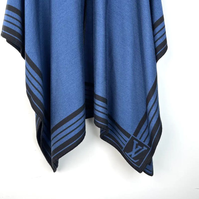 Louis Vuitton Louis Vuitton Summer Blue T-shirt 0089 Size ONE SIZE - 3 Thumbnail