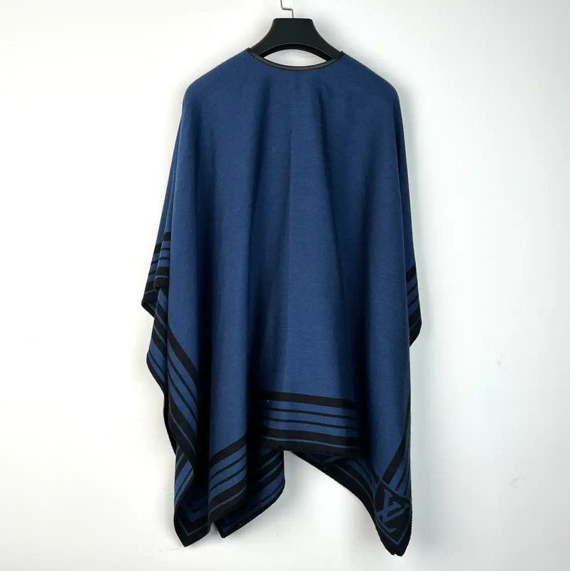 Louis Vuitton Louis Vuitton Summer Blue T-shirt 0089 Size ONE SIZE - 2 Thumbnail