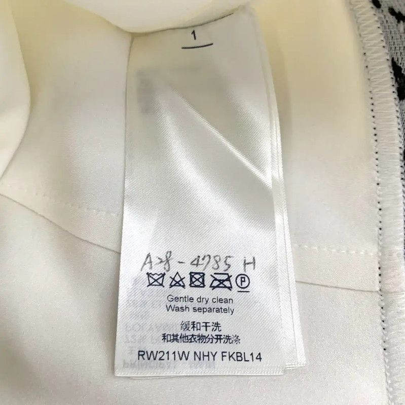 Louis Vuitton Louis Vuitton White Cropped Women’s T-Shirt 0089 Size M / US 6-8 / IT 42-44 - 6 Thumbnail