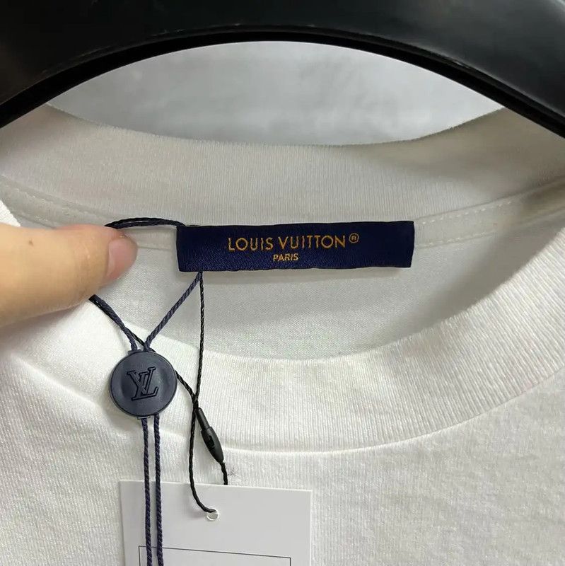 Louis Vuitton Louis Vuitton White Cotton T-Shirt for Women 0089 Size S / US 4 / IT 40 - 4 Thumbnail