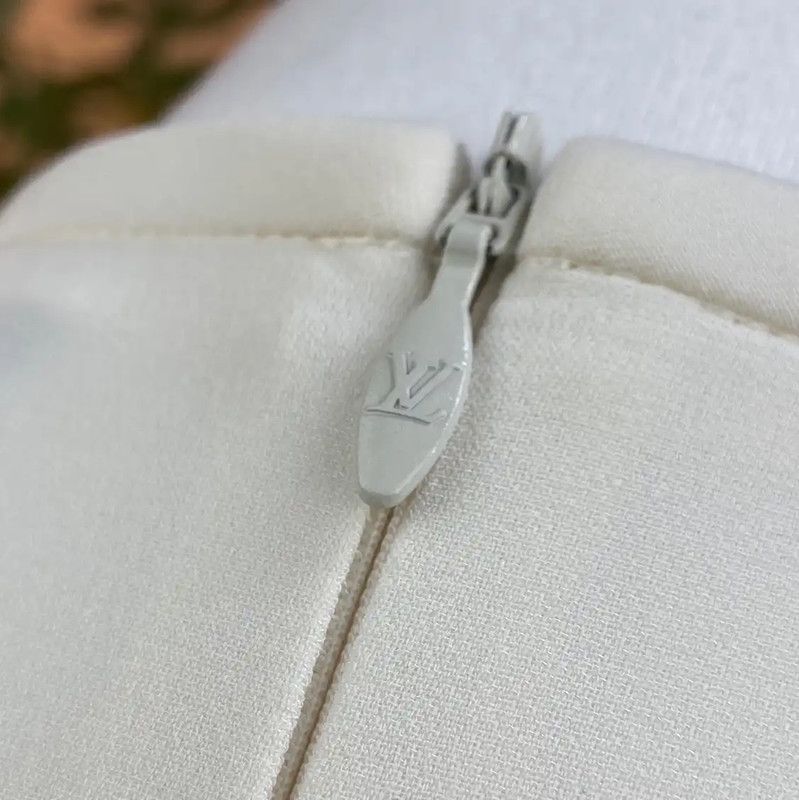 Louis Vuitton Louis Vuitton White Silk Dress for Women 0089 Size M / US 6-8 / IT 42-44 - 2 Thumbnail