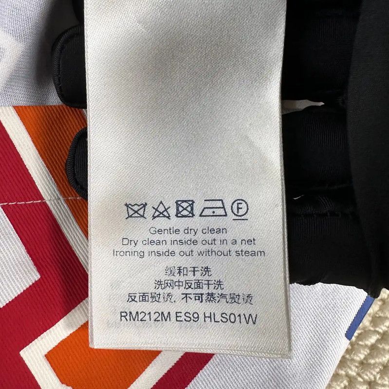 Louis Vuitton Louis Vuitton Colorful Logo Women's T-Shirt 0089 Size M / US 6-8 / IT 42-44 - 4 Thumbnail