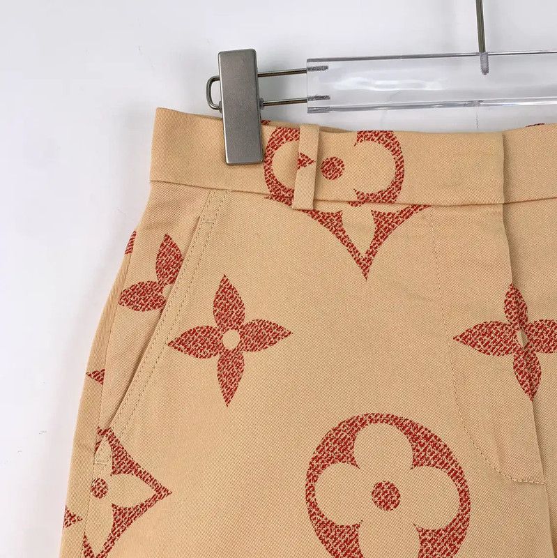 Louis Vuitton Louis Vuitton Yellow Cotton Women's Shorts 0089 Size 22" - 3 Thumbnail