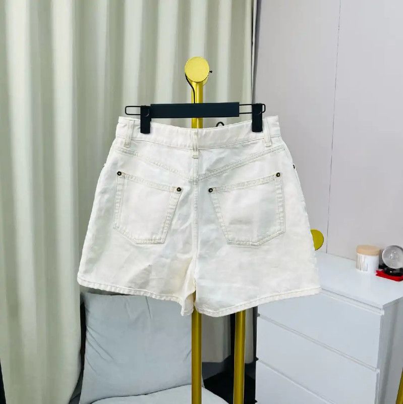 Louis Vuitton Louis Vuitton Women's Cream Cotton Shorts 0089 Size 36" / US 14 / IT 50 - 2 Thumbnail