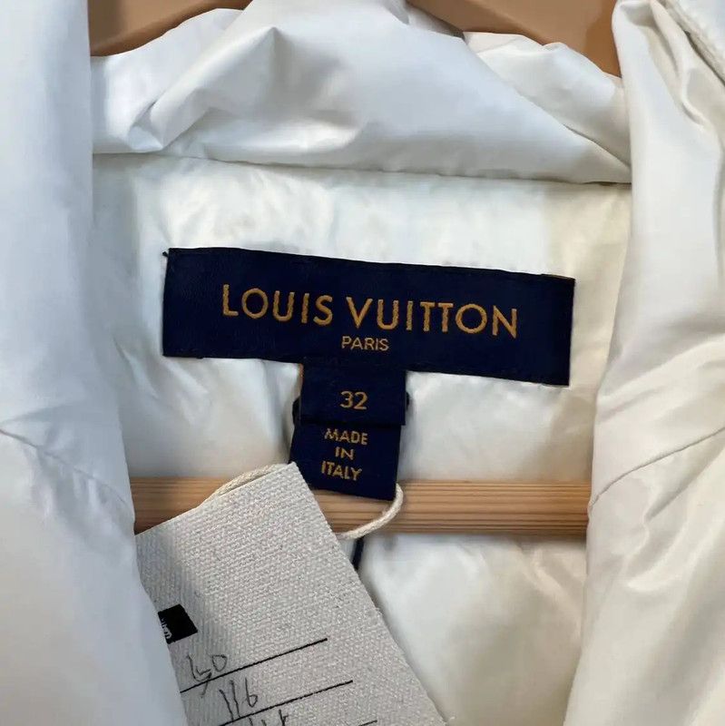Louis Vuitton Louis Vuitton White Puffer Vest for Women 0089 Size XS / US 0-2 / IT 36-38 - 4 Thumbnail