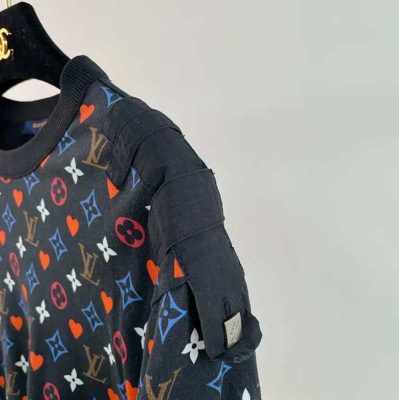 Louis Vuitton Louis Vuitton Printed Black Cotton T-Shirt 0089 Size M / US 6-8 / IT 42-44 - 4 Thumbnail