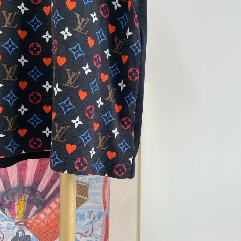 Louis Vuitton Louis Vuitton Printed Black Cotton T-Shirt 0089 Size M / US 6-8 / IT 42-44 - 3 Thumbnail