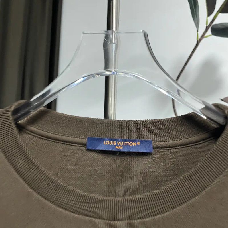 Louis Vuitton Louis Vuitton Khaki Cotton Women's T-Shirt 0089 Size M / US 6-8 / IT 42-44 - 4 Thumbnail