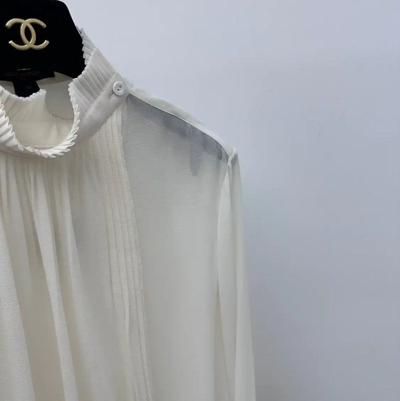 Louis Vuitton Louis Vuitton Women's Cream Silk Shirt 0089 Size M / US 6-8 / IT 42-44 - 3 Thumbnail