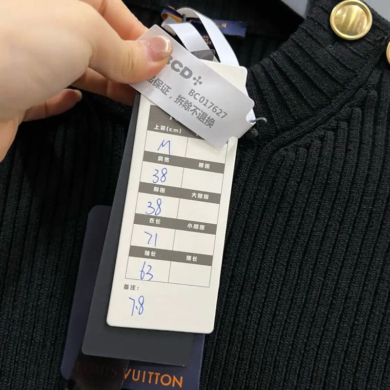Louis Vuitton Louis Vuitton Black Wool Long Sleeve Sweater 0089 Size M / US 6-8 / IT 42-44 - 4 Thumbnail