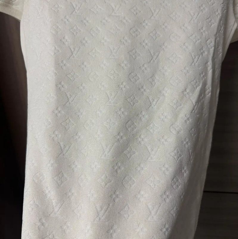 Louis Vuitton Louis Vuitton Cream Silk Women's T-Shirt 0089 Size S / US 4 / IT 40 - 5 Thumbnail