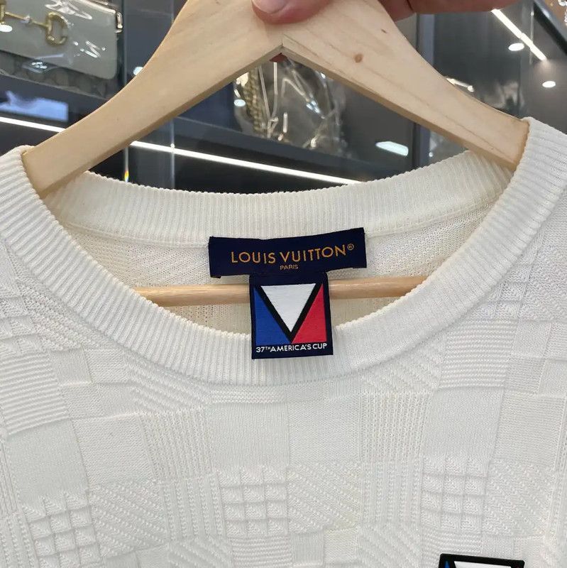 Louis Vuitton Louis Vuitton White Women's T-Shirt Size L 0089 Size L / US 10 / IT 46 - 3 Thumbnail
