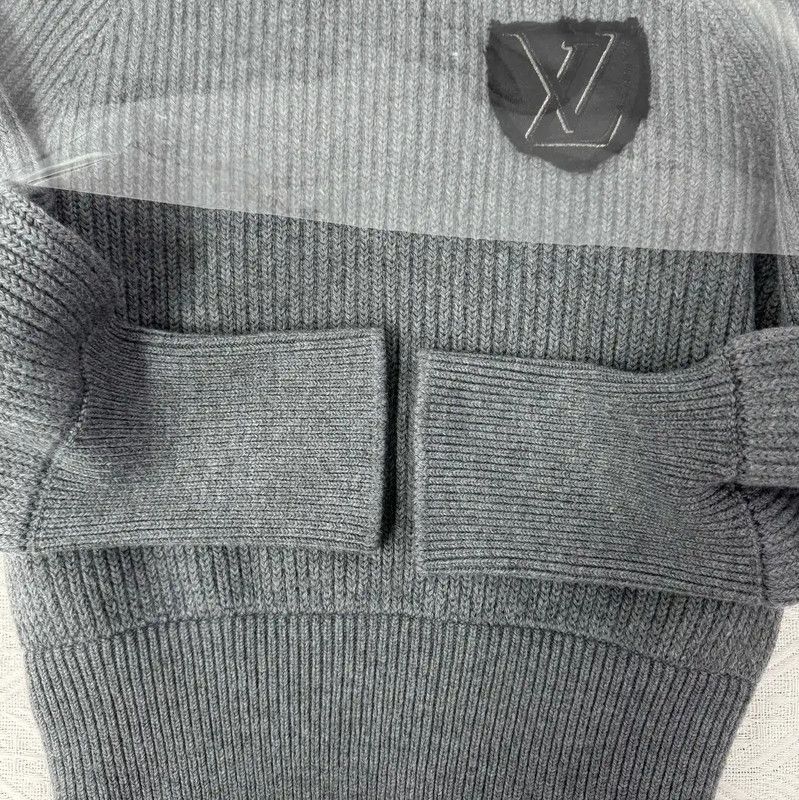 Louis Vuitton Louis Vuitton Women's Grey Wool Logo Knit Sweater 0089 Size XS / US 0-2 / IT 36-38 - 6 Thumbnail