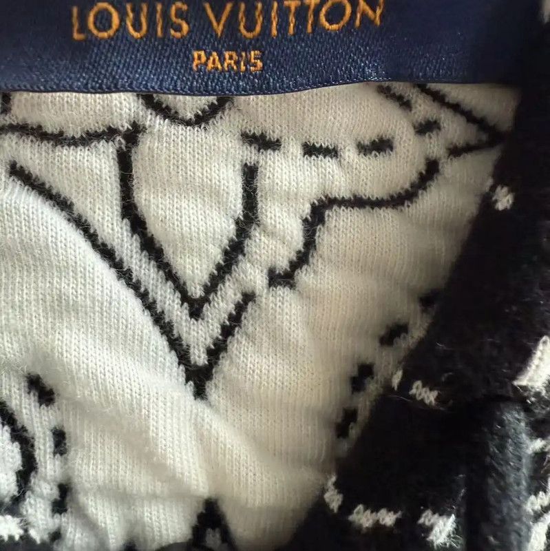 Louis Vuitton Louis Vuitton Black Cotton Hoodie for Women 0089 Size XS / US 0-2 / IT 36-38 - 3 Thumbnail