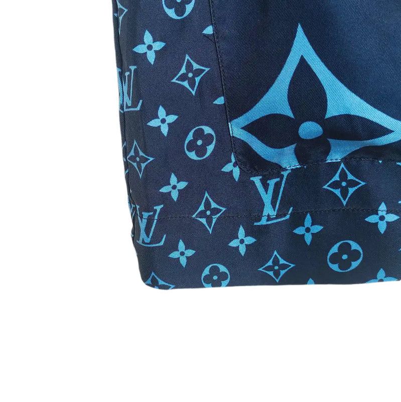 Louis Vuitton Louis Vuitton Blue Silk Blend Women’s Shirt 0089 Size M / US 6-8 / IT 42-44 - 4 Thumbnail