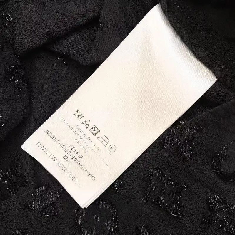 Louis Vuitton Louis Vuitton Black Silk Women's T-Shirt 0089 Size ONE SIZE - 3 Thumbnail