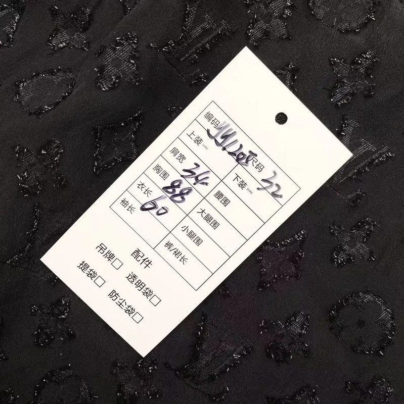 Louis Vuitton Louis Vuitton Black Silk Women's T-Shirt 0089 Size ONE SIZE - 5 Thumbnail