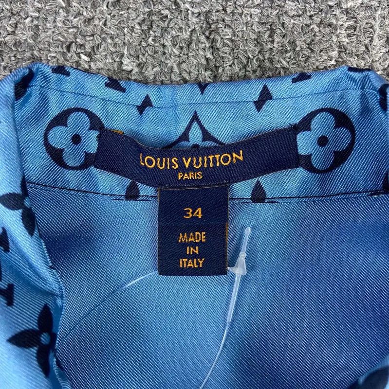 Louis Vuitton Louis Vuitton Blue Silk Women's Shirt 0089 Size S / US 4 / IT 40 - 5 Thumbnail