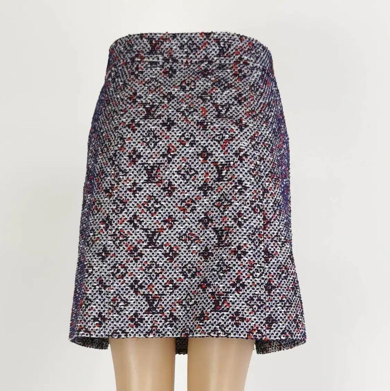 Louis Vuitton Louis Vuitton Floral Embroidered Black Skirt 0089 Size 22" - 3 Thumbnail