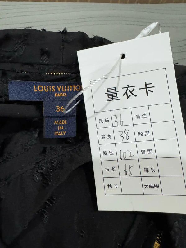 Louis Vuitton Louis Vuitton Black Silk Women's Shirt Size S 0089 Size S / US 4 / IT 40 - 4 Thumbnail