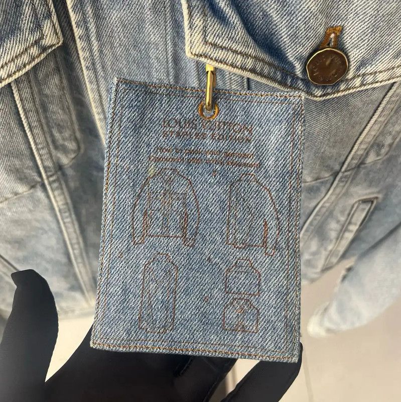 Louis Vuitton Louis Vuitton Women's M Blue Denim Jacket 0089 Size M / US 6-8 / IT 42-44 - 3 Thumbnail